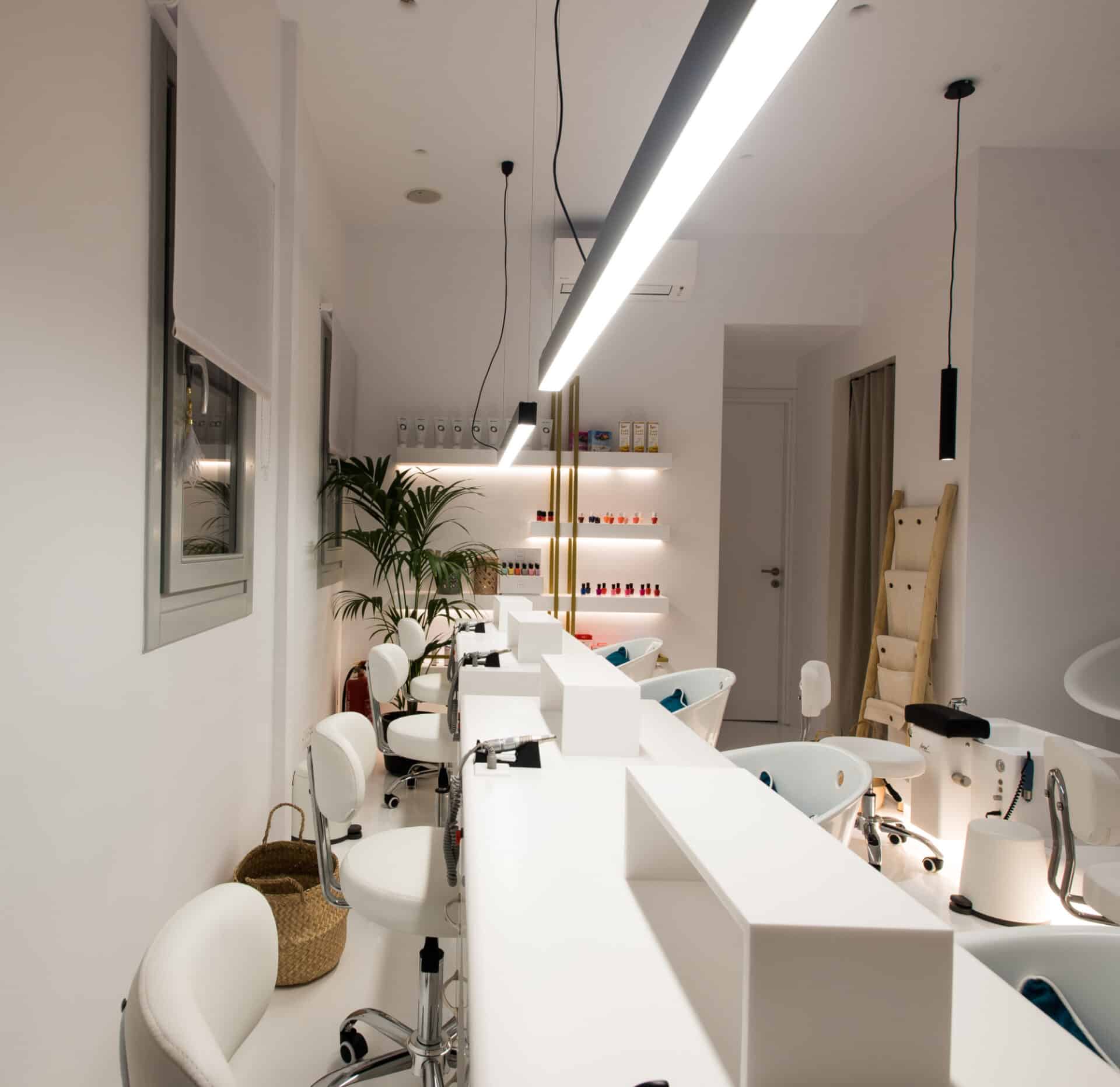 Σταθμός μανικιούρ του Turquoise Premium Nail Care στη Μύκονο