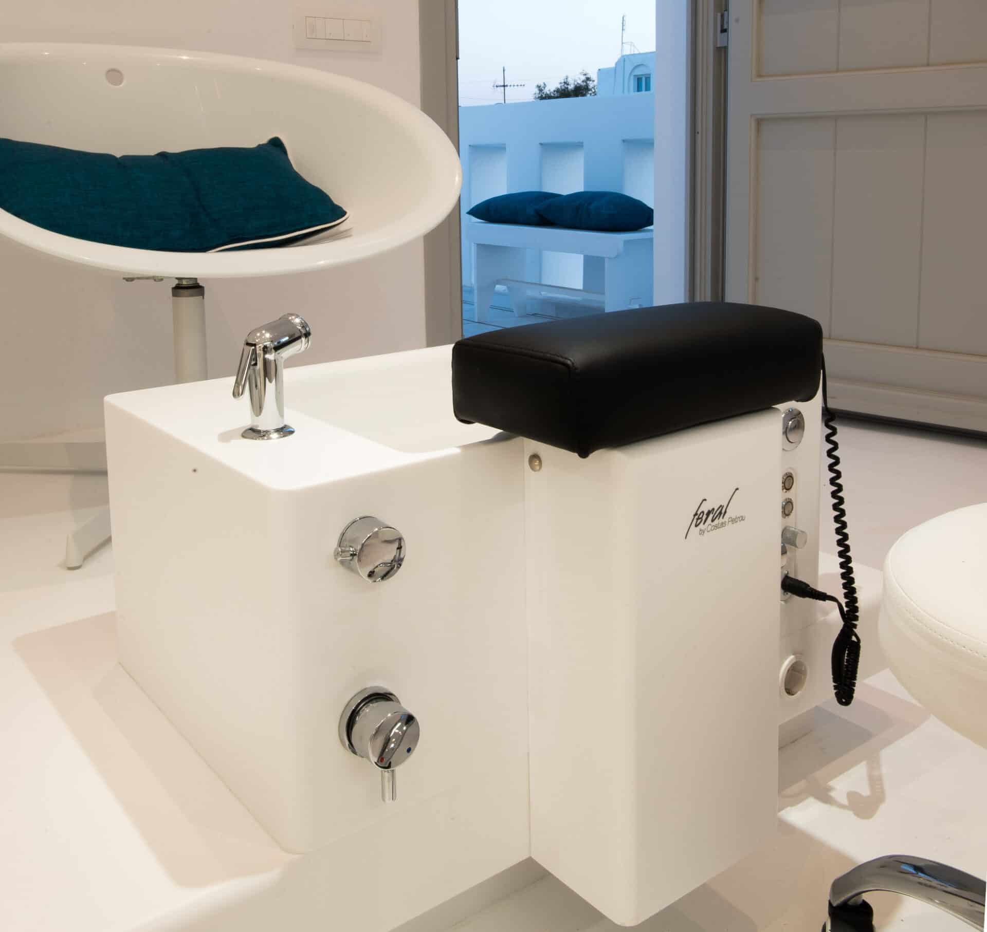 Τιρκουάζ σταθμός εργασίας πεντικιούρ στη Μύκονο